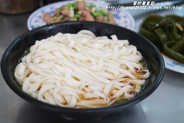 頂味執餃:【新北三重區】三重巷弄美食『頂味執餃』捷運菜寮站