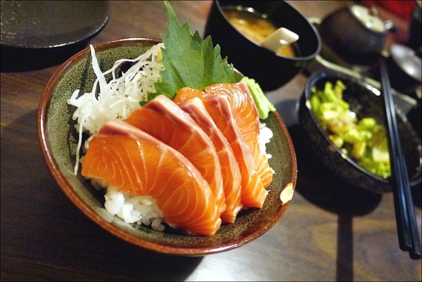 古亭魚壽司：【古亭魚壽司】  一連二訪，除了鮭魚親子丼更推薦的鮮美單品現身！