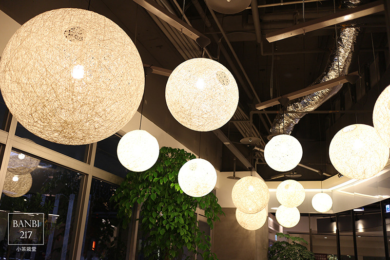 Banbi217 美食旅遊: 小茶栽堂 馬卡龍牛軋糖、小茶捲蛋糕、玫瑰紅茶 (板橋環球店,板橋車站,下午茶,法式甜點)