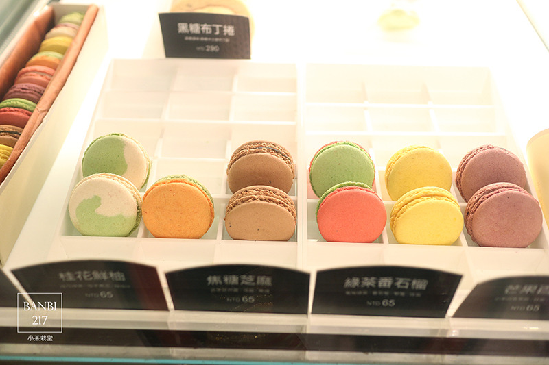 Banbi217 美食旅遊: 小茶栽堂 馬卡龍牛軋糖、小茶捲蛋糕、玫瑰紅茶 (板橋環球店,板橋車站,下午茶,法式甜點)