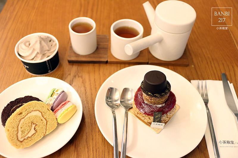 Banbi217 美食旅遊: 小茶栽堂 馬卡龍牛軋糖、小茶捲蛋糕、玫瑰紅茶 (板橋環球店,板橋車站,下午茶,法式甜點)