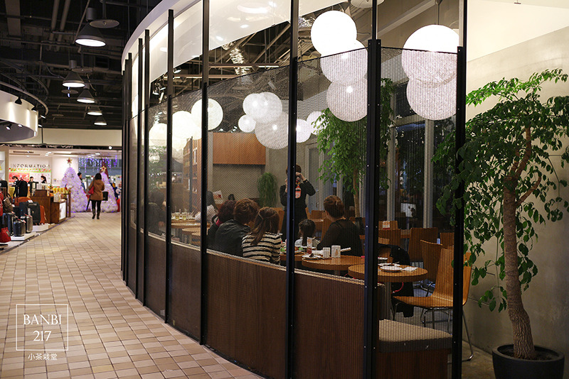 Banbi217 美食旅遊: 小茶栽堂 馬卡龍牛軋糖、小茶捲蛋糕、玫瑰紅茶 (板橋環球店,板橋車站,下午茶,法式甜點)