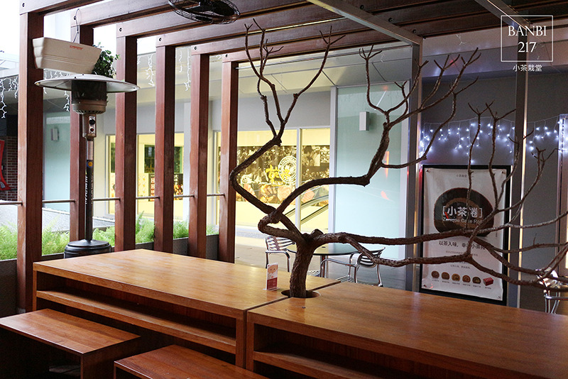 Banbi217 美食旅遊: 小茶栽堂 馬卡龍牛軋糖、小茶捲蛋糕、玫瑰紅茶 (板橋環球店,板橋車站,下午茶,法式甜點)