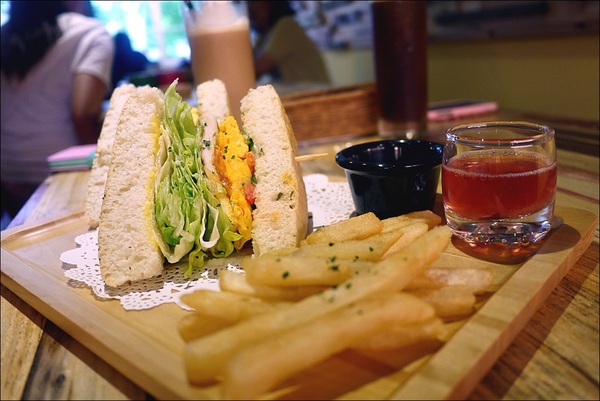 奈野咖啡2號店：台北古亭。奈野咖啡2號店 商業午餐首選！道道好吃不踩雷