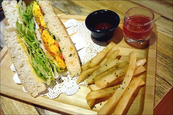 奈野咖啡2號店：台北古亭。奈野咖啡2號店 商業午餐首選！道道好吃不踩雷