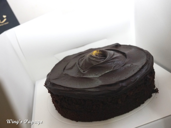 Color C'ode：低調奢華風。Color C'ode黑色經典巧克力蛋糕