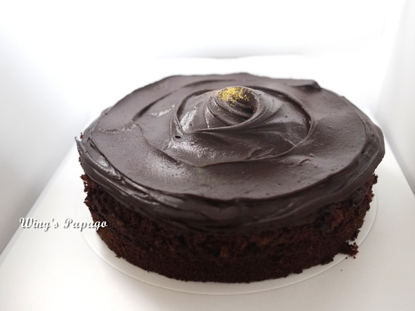 Color C'ode：低調奢華風。Color C'ode黑色經典巧克力蛋糕