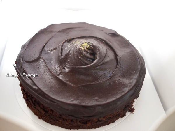 Color C'ode：低調奢華風。Color C'ode黑色經典巧克力蛋糕