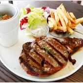 米特，味玩待敘｜部落格 © MEAT76｜2013-09-08-7【內湖 × 咖啡 午茶 簡餐】瓦法奇朵 Waffogato [wifi 插座]｜台北捷運西湖站餐廳｜童趣小空間與暖光的悠逸初會020.jpg