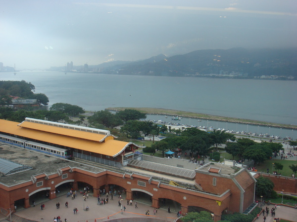 鳥窩窩私房菜(名統百貨店):河邊鳥籠中的悠閒午茶