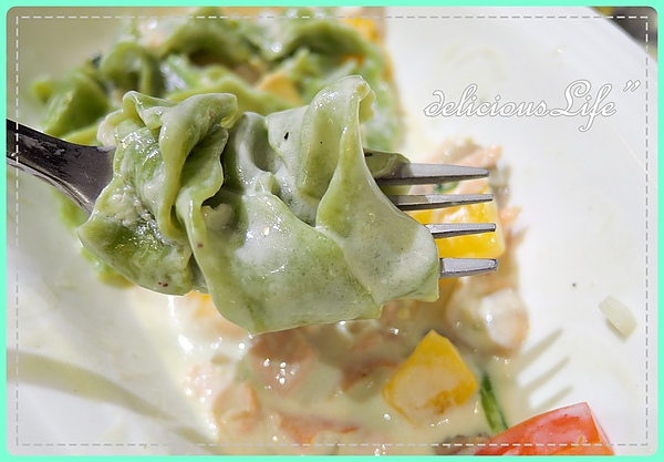 奶油菠菜燻鮭魚寬麵4