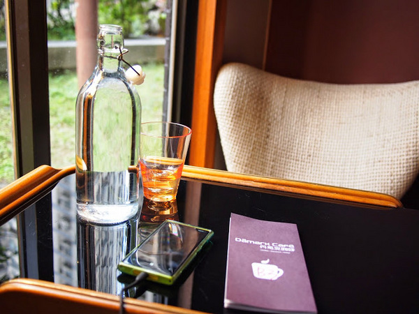 Damark Cafe 丹馬克咖啡：【食記】桃園Damark Cafe丹馬克咖啡SOGO店@中壢 : 舒適氣氛也有美味餐點,還是電視劇巷弄裡的那家書店拍片場景喔!