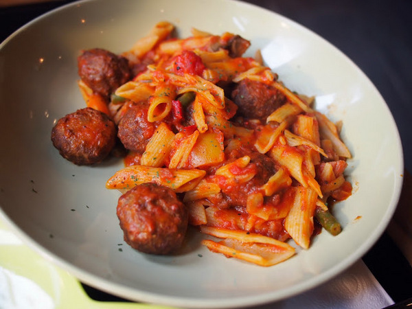 Damark Cafe 丹馬克咖啡：【食記】桃園Damark Cafe丹馬克咖啡SOGO店@中壢 : 舒適氣氛也有美味餐點,還是電視劇巷弄裡的那家書店拍片場景喔!