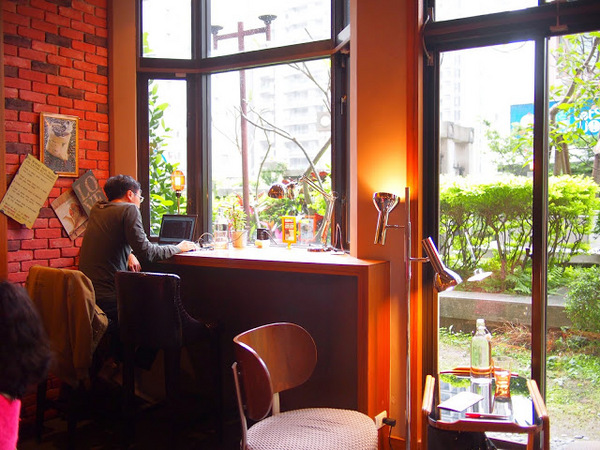 Damark Cafe 丹馬克咖啡：【食記】桃園Damark Cafe丹馬克咖啡SOGO店@中壢 : 舒適氣氛也有美味餐點,還是電視劇巷弄裡的那家書店拍片場景喔!