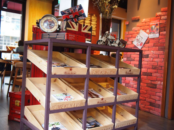 Damark Cafe 丹馬克咖啡：【食記】桃園Damark Cafe丹馬克咖啡SOGO店@中壢 : 舒適氣氛也有美味餐點,還是電視劇巷弄裡的那家書店拍片場景喔!