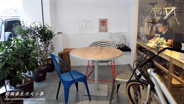 Fabrica 椅子:【食記/台北市】捷運美食~充滿時尚感的用餐空間♪♪ Fabrica 椅子♪♪