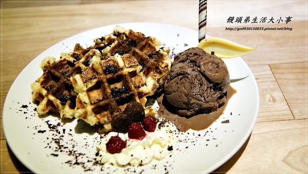 Fabrica 椅子:【食記/台北市】捷運美食~充滿時尚感的用餐空間♪♪ Fabrica 椅子♪♪