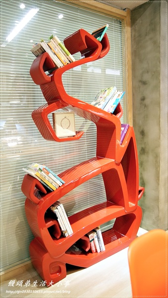 Fabrica 椅子:【食記/台北市】捷運美食~充滿時尚感的用餐空間♪♪ Fabrica 椅子♪♪