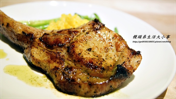 Fabrica 椅子:【食記/台北市】捷運美食~充滿時尚感的用餐空間♪♪ Fabrica 椅子♪♪