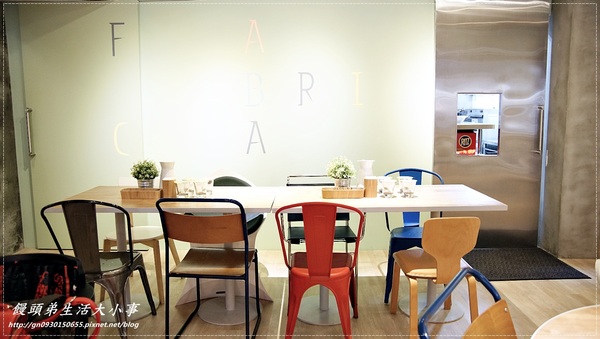Fabrica 椅子:【食記/台北市】捷運美食~充滿時尚感的用餐空間♪♪ Fabrica 椅子♪♪