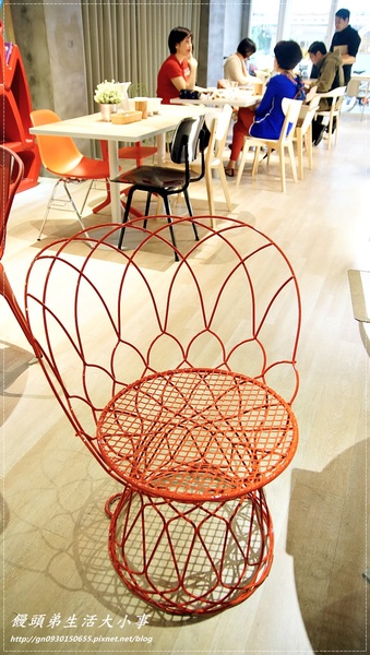 Fabrica 椅子:【食記/台北市】捷運美食~充滿時尚感的用餐空間♪♪ Fabrica 椅子♪♪