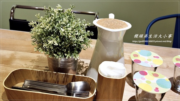 Fabrica 椅子:【食記/台北市】捷運美食~充滿時尚感的用餐空間♪♪ Fabrica 椅子♪♪