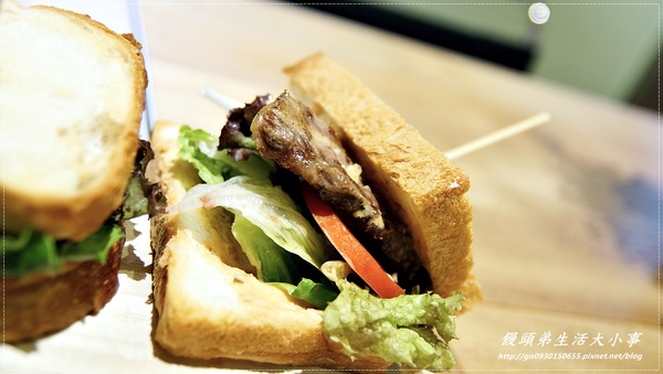 Fabrica 椅子:【食記/台北市】捷運美食~充滿時尚感的用餐空間♪♪ Fabrica 椅子♪♪