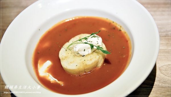 Fabrica 椅子:【食記/台北市】捷運美食~充滿時尚感的用餐空間♪♪ Fabrica 椅子♪♪