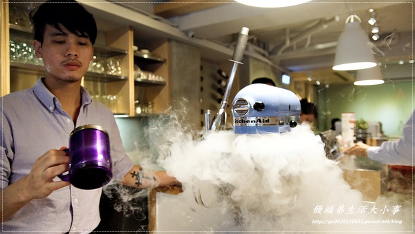 Fabrica 椅子:【食記/台北市】捷運美食~充滿時尚感的用餐空間♪♪ Fabrica 椅子♪♪