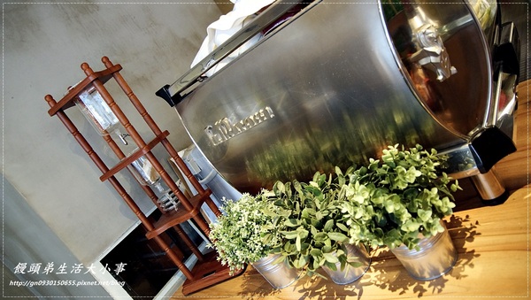 Fabrica 椅子:【食記/台北市】捷運美食~充滿時尚感的用餐空間♪♪ Fabrica 椅子♪♪