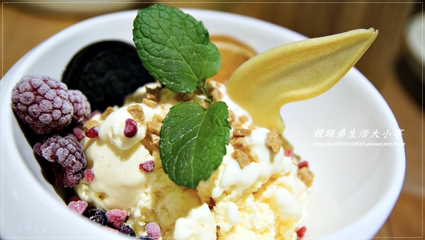 Fabrica 椅子:【食記/台北市】捷運美食~充滿時尚感的用餐空間♪♪ Fabrica 椅子♪♪