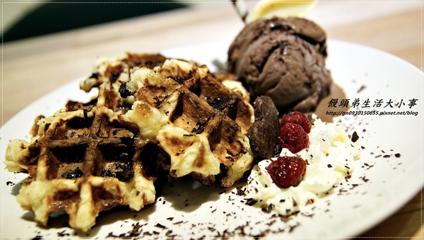 Fabrica 椅子:【食記/台北市】捷運美食~充滿時尚感的用餐空間♪♪ Fabrica 椅子♪♪