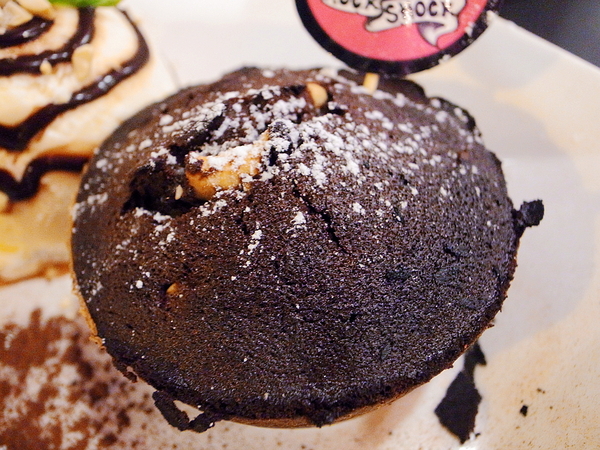 Rock Shock 驚嚇搖滾廚房：【台北】初訪「Rock Shock 驚嚇搖滾廚房」-爆漿布朗尼