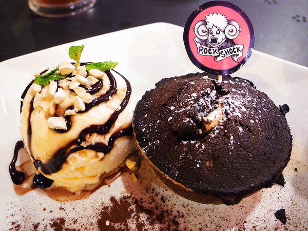 Rock Shock 驚嚇搖滾廚房：【台北】初訪「Rock Shock 驚嚇搖滾廚房」-爆漿布朗尼