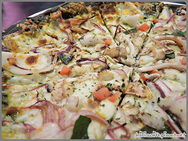 兇猛深海墨魚披薩1