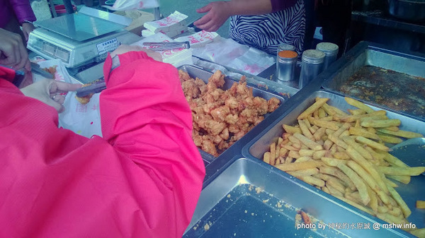 苑裡耕牛園市場雞排:【食記】苗栗苑裡-耕牛園炸雞之秒殺雞塊 : 隱藏於市場中的銅板美食