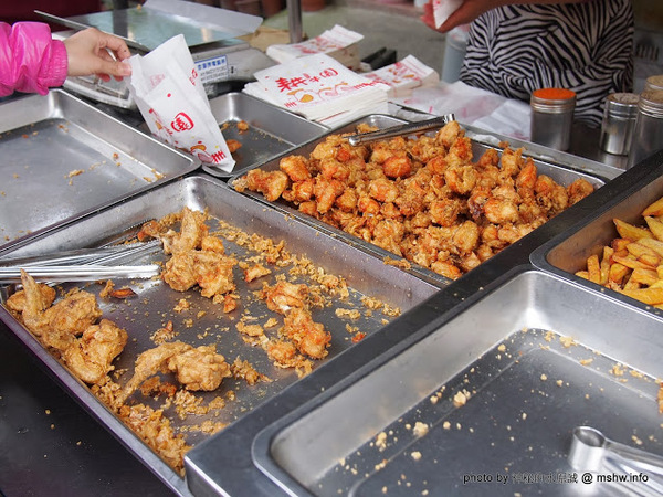 苑裡耕牛園市場雞排:【食記】苗栗苑裡-耕牛園炸雞之秒殺雞塊 : 隱藏於市場中的銅板美食