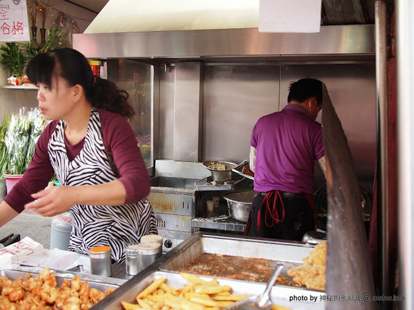 苑裡耕牛園市場雞排:【食記】苗栗苑裡-耕牛園炸雞之秒殺雞塊 : 隱藏於市場中的銅板美食