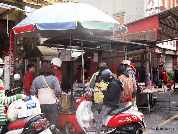苑裡耕牛園市場雞排:【食記】苗栗苑裡-耕牛園炸雞之秒殺雞塊 : 隱藏於市場中的銅板美食