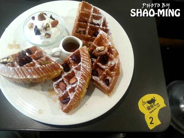 鯊魚咬吐司：(台中)學士路總店『鯊魚咬吐司』輕鬆活潑美味早午餐