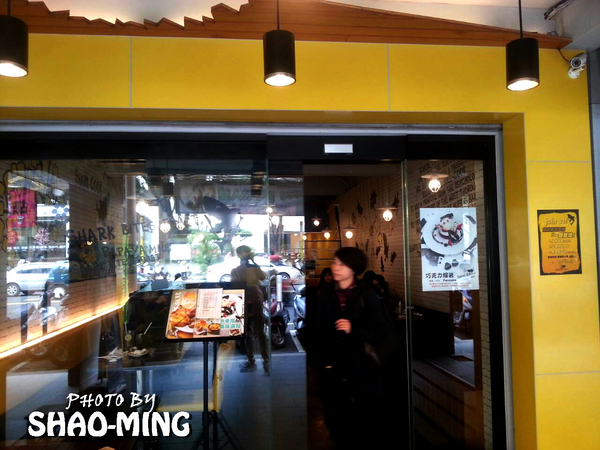 鯊魚咬吐司：(台中)學士路總店『鯊魚咬吐司』輕鬆活潑美味早午餐