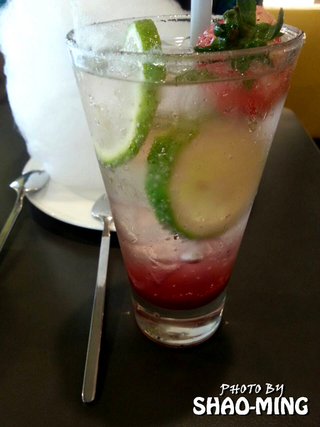 鯊魚咬吐司：(台中)學士路總店『鯊魚咬吐司』輕鬆活潑美味早午餐