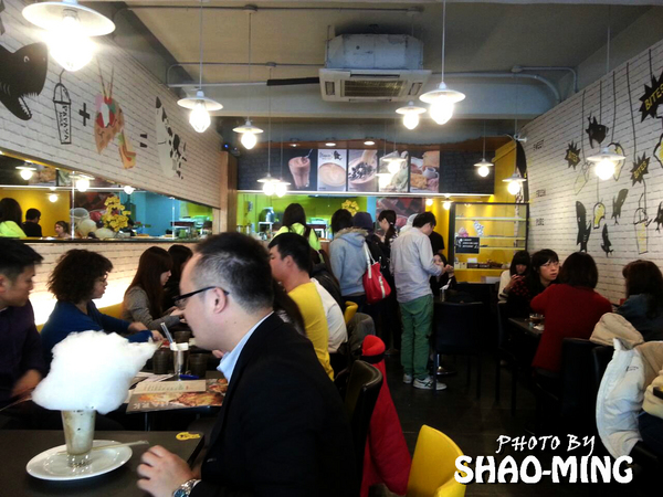 鯊魚咬吐司：(台中)學士路總店『鯊魚咬吐司』輕鬆活潑美味早午餐