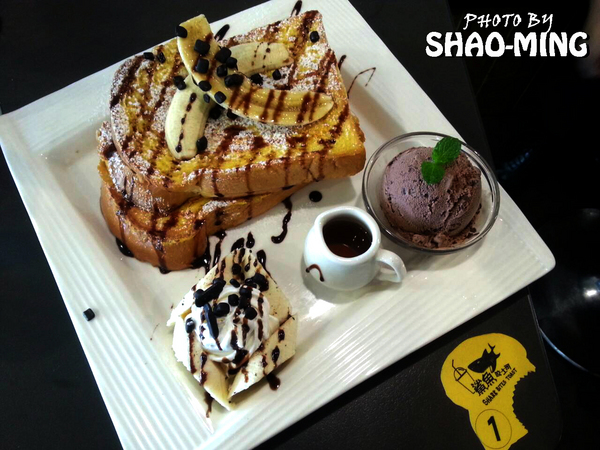 鯊魚咬吐司：(台中)學士路總店『鯊魚咬吐司』輕鬆活潑美味早午餐