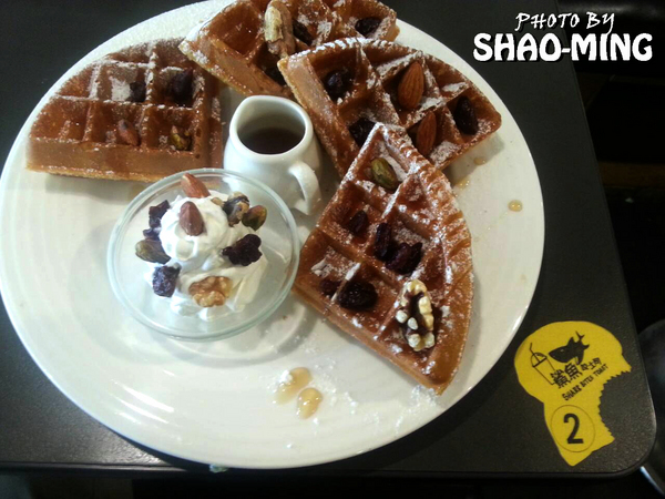 鯊魚咬吐司：(台中)學士路總店『鯊魚咬吐司』輕鬆活潑美味早午餐