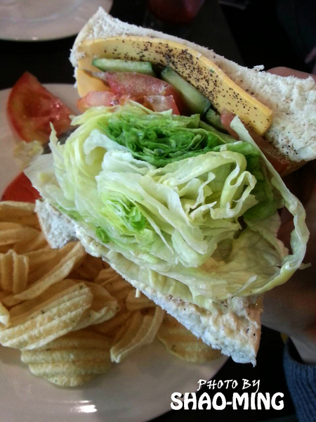 鯊魚咬吐司：(台中)學士路總店『鯊魚咬吐司』輕鬆活潑美味早午餐