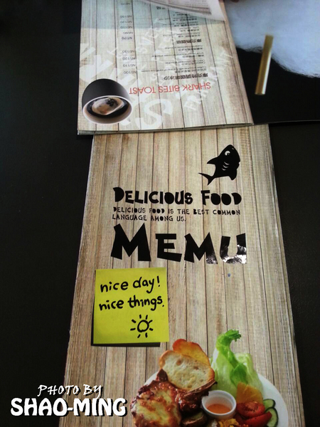 鯊魚咬吐司：(台中)學士路總店『鯊魚咬吐司』輕鬆活潑美味早午餐