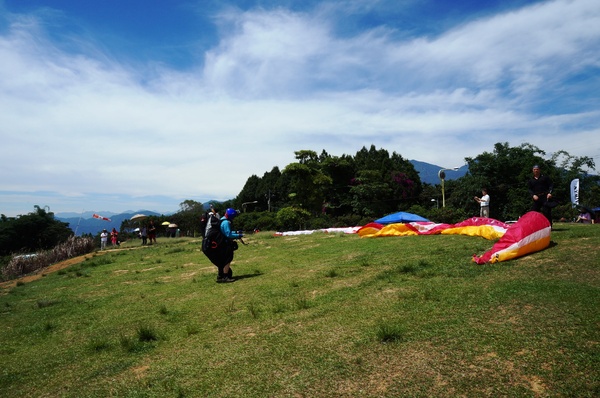 虎頭山山頂觀景公園：[南投埔里] 飛行傘基地 - 迎風翱翔吧!