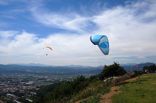 虎頭山山頂觀景公園：[南投埔里] 飛行傘基地 - 迎風翱翔吧!