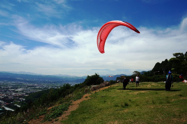 虎頭山山頂觀景公園：[南投埔里] 飛行傘基地 - 迎風翱翔吧!